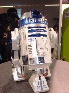 リモコンで動かせるR2D2。