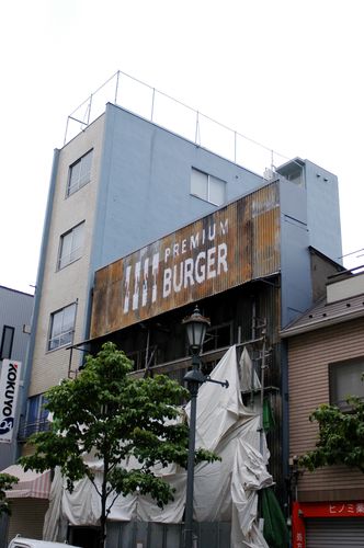 広尾商店街に登場。