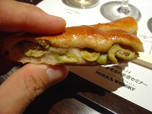 このオリーブ入りのパンが旨かった。